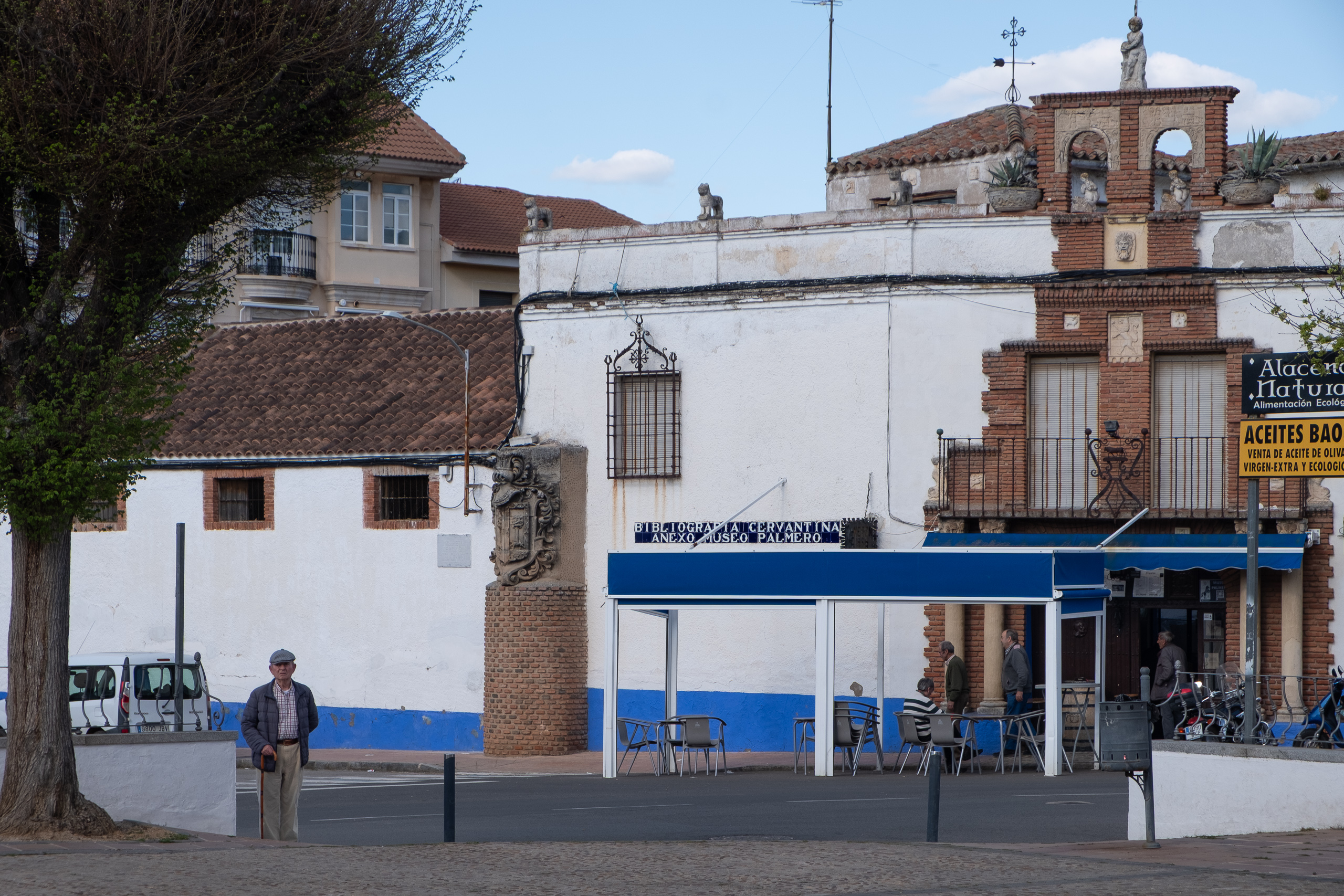 Der Dorfplatz von Almodóvar del Campo am Abend